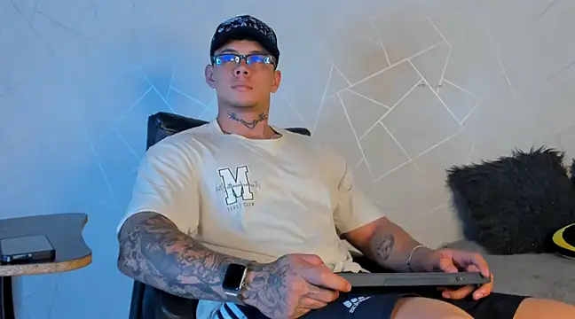 Snapshot of NoahhBrown chatting on 14, 1, 2025 NoahhBrown online show from 14, 1, 2025