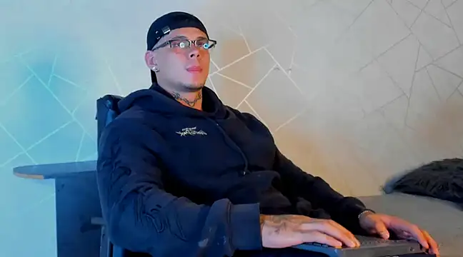 Snapshot of NoahhBrown chatting on 18, 1, 2025 NoahhBrown online show from 18, 1, 2025