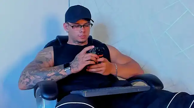 Snapshot of NoahhBrown chatting on 29, 1, 2025 NoahhBrown online show from 29, 1, 2025