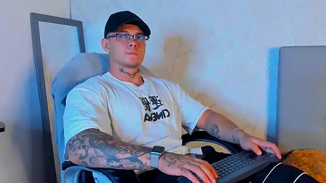 Snapshot of NoahhBrown chatting on 5, 2, 2025 NoahhBrown online show from 5, 2, 2025