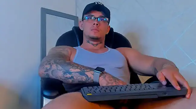 Snapshot of NoahhBrown chatting on 13, 2, 2025 NoahhBrown online show from 13, 2, 2025