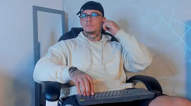 Snapshot of NoahhBrown chatting on 14, 2, 2025 NoahhBrown online show from 14, 2, 2025