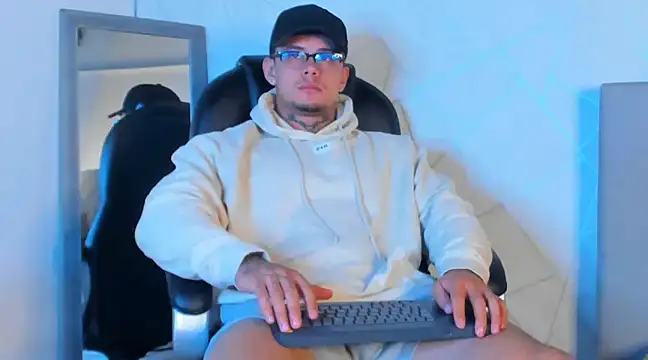 Snapshot of NoahhBrown chatting on 18, 2, 2025 NoahhBrown online show from 18, 2, 2025