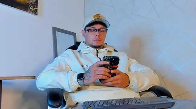 Snapshot of NoahhBrown chatting on 23, 2, 2025 NoahhBrown online show from 23, 2, 2025