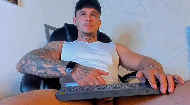 Snapshot of NoahhBrown chatting on 3, 3, 2025 NoahhBrown online show from 3, 3, 2025