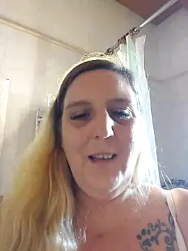 BecciDeluxe online show from 8, 10, 2025