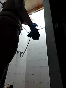 BecciDeluxe online show from 8, 11, 2025