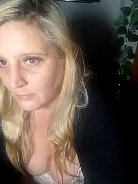 Snapshot of BecciDeluxe chatting on 12, 3, 2026 BecciDeluxe online show from 12, 3, 2026