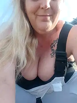 Snapshot of BecciDeluxe chatting on 18, 3, 2026 BecciDeluxe online show from 18, 3, 2026