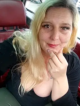 Snapshot of BecciDeluxe chatting on 13, 4, 2026 BecciDeluxe online show from 13, 4, 2026