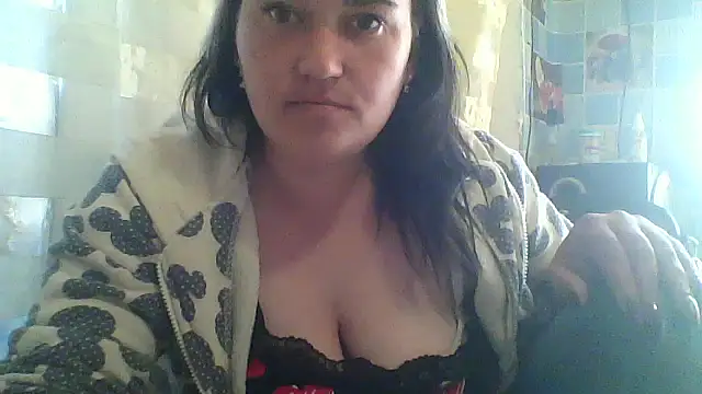 Snapshot of HollyLaBerry chatting on 11, 5, 2026 HollyLaBerry online show from 11, 5, 2026