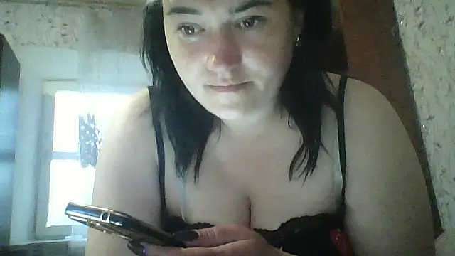 Snapshot of HollyLaBerry chatting on 12, 5, 2026 HollyLaBerry online show from 12, 5, 2026