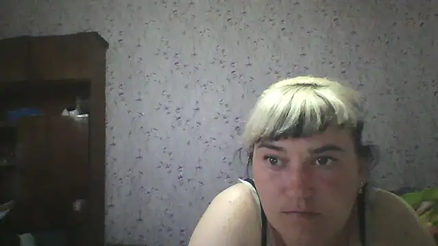 Snapshot of HollyLaBerry chatting on 5, 6, 2026 HollyLaBerry online show from 5, 6, 2026