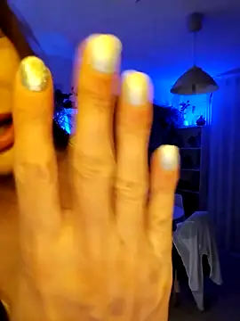 Luna Kitanna online show from 18, 4, 2026