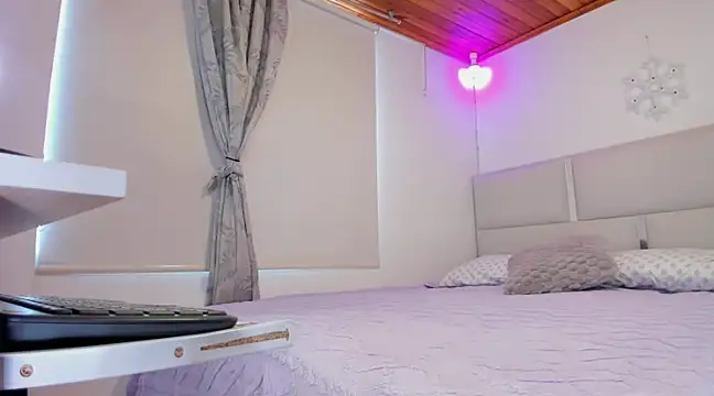 Snapshot of tierra_n chatting on 24, 12, 2024 tierra n online show from 24, 12, 2024