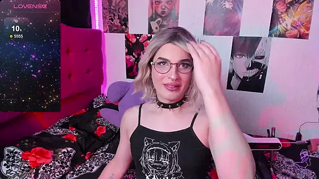 Snapshot of Violetx_moon chatting on 4, 3, 2026 Violetx moon online show from 4, 3, 2026