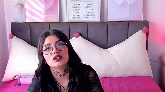 Snapshot of Hinataw33d01 chatting on 9, 2, 2026 Hinataw33d01 online show from 9, 2, 2026