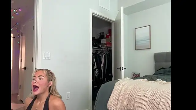 Snapshot of ElenaErickson chatting on 1, 7, 2026 ElenaErickson online show from 1, 7, 2026