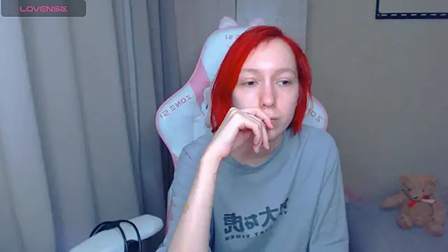 Snapshot of LeahGottty chatting on 14, 10, 2025 LeahGottty online show from 14, 10, 2025