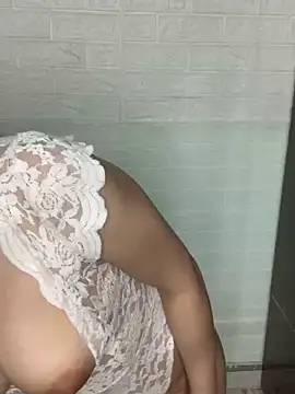 Snapshot of Linda-Mora chatting on 4, 1, 2025 Linda-Mora online show from 4, 1, 2025