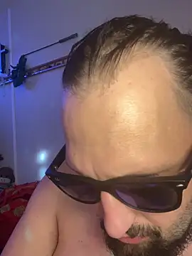 Snapshot of BobbyQ29 chatting on 24, 11, 2025 BobbyQ29 online show from 24, 11, 2025