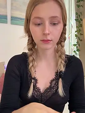 LunaRase online show from 8, 10, 2025