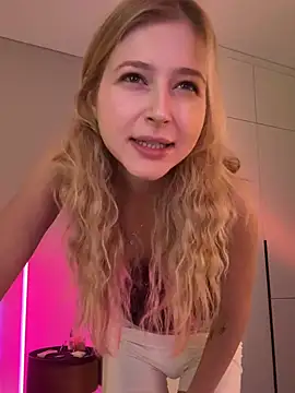 Snapshot of LunaRase chatting on 12, 6, 2026 LunaRase online show from 12, 6, 2026