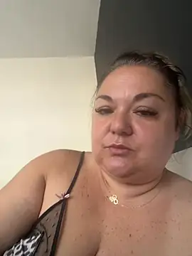 Snapshot of MikyVesela chatting on 9, 6, 2026 MikyVesela online show from 9, 6, 2026