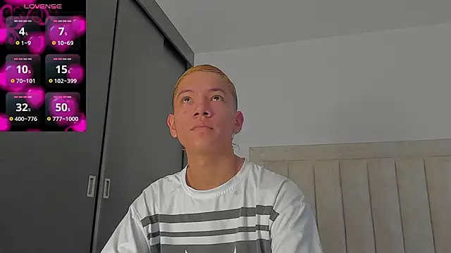 Snapshot of JulianRose_1 chatting on 29, 10, 2025 JulianRose 1 online show from 29, 10, 2025