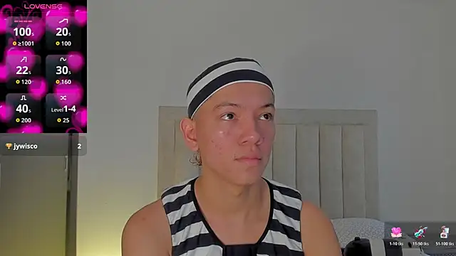 Snapshot of JulianRose_1 chatting on 31, 10, 2025 JulianRose 1 online show from 31, 10, 2025