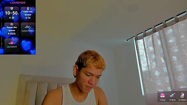 Snapshot of JulianRose_1 chatting on 9, 11, 2025 JulianRose 1 online show from 9, 11, 2025