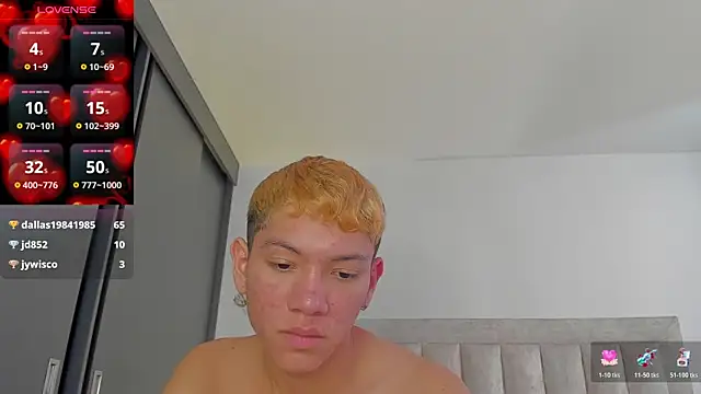 Snapshot of JulianRose_1 chatting on 11, 11, 2025 JulianRose 1 online show from 11, 11, 2025