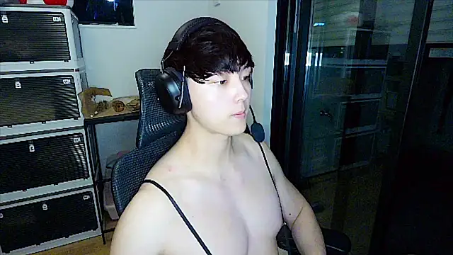 Snapshot of Tkcqcc chatting on 17, 5, 2026 Tkcqcc online show from 17, 5, 2026