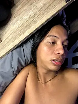 whiteladyboy online show from 4, 12, 2025