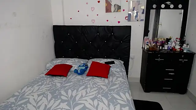 Snapshot of floweer_ chatting on 21, 10, 2025 floweer online show from 21, 10, 2025
