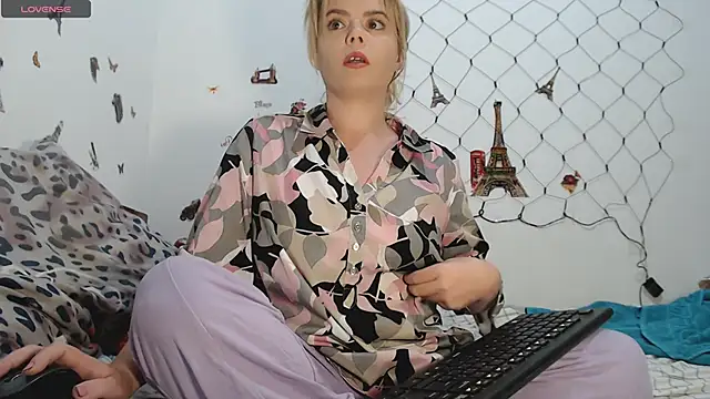 hotmilf4uxxx online show from 2, 10, 2025