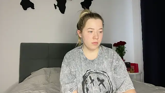 Embersweetbunny online show from 11, 2, 2025