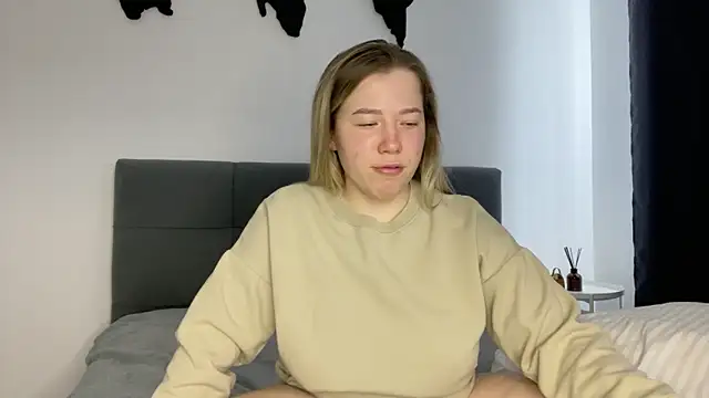 Embersweetbunny online show from 17, 2, 2025