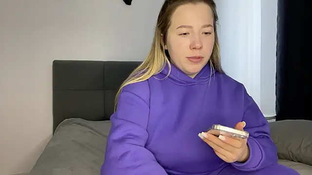 Embersweetbunny online show from 22, 2, 2025