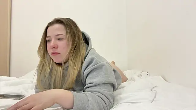 Embersweetbunny online show from 10, 3, 2025