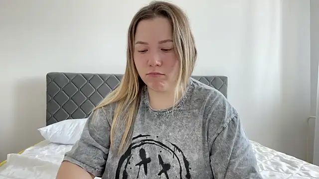 Embersweetbunny online show from 17, 3, 2025