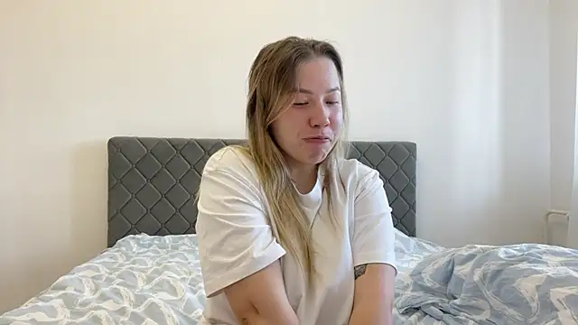 Embersweetbunny online show from 19, 3, 2025