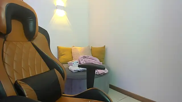 Lizzie Williams  online show from 24, 9, 2025