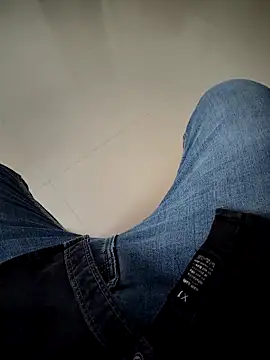 Snapshot of SplitPrestige19 chatting on 14, 11, 2025 SplitPrestige19 online show from 14, 11, 2025