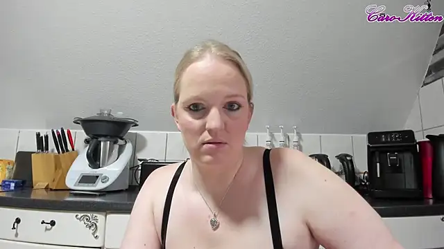 Snapshot of caro_kitten chatting on 14, 12, 2024 caro kitten online show from 14, 12, 2024