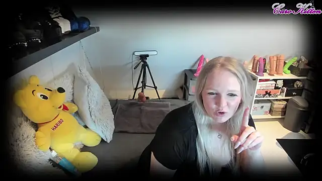 Snapshot of caro_kitten chatting on 21, 3, 2025 caro kitten online show from 21, 3, 2025