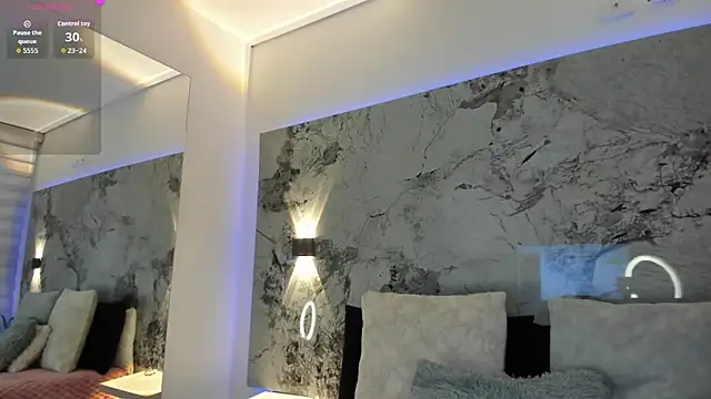 LIZ HOLMES online show from 18, 11, 2025