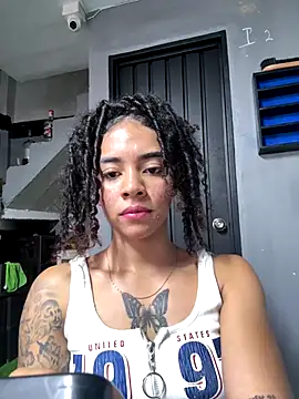 Snapshot of pretty_pettite chatting on 19, 12, 2025 pretty pettite online show from 19, 12, 2025