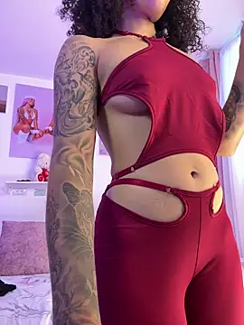 pretty pettite online show from 18, 4, 2026