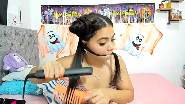 Snapshot of Alejandra_evanss chatting on 25, 10, 2025 Alejandra evanss online show from 25, 10, 2025